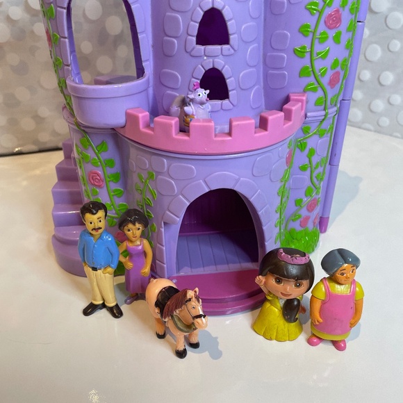 Dora the Explorer Let’s Go! 🏰Adventure Castle - Picture 4 of 15